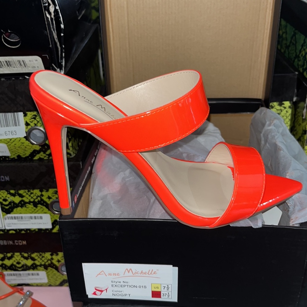 Orange heel